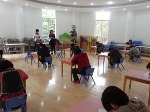 昼光下的温柔守候 白天鹅幼儿园保育员的进餐护理指南
